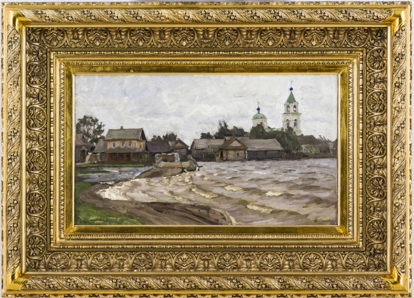 Na pierwszym planie wzburzone jezioro zalewające brzeg ze znajdującym się tu pomostem. W głębi, wzdłuż linii horyzontu widoczne są domy i drzewa, a z prawej strony biała bryła kościoła ze strzelistą wieżą i kopułą.