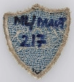 ML/MART/217 - Tarcza szkolna z nr 492, wyszytym białymi nićmi na niebieskim tle
