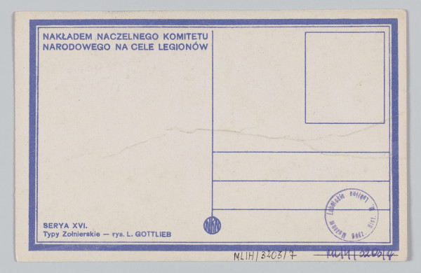 ML/H/3203/7 - Pocztówka z serii XVI – „Typy Żołnierskie” wg rysunku Leopolda Gottlieba. Przedstawia postać siedzącego żołnierza bez czapki, w narzuconym na ramiona płaszczu, trzymającego puzon. W l. d. rogu okrągła pieczęć Legionów Polskich – I Brygady Piłsudskiego. Na odwrocie karta sygnowana znakiem „NKN” (Naczelny Komitet Narodowy). Miejsce na korespondencje, adres i znaczek pocztowy. Linatura w kolorze ciemnoniebieskim. Napisy informacyjne ciemnoniebieskim drukiem. Brak obiegu pocztowego.