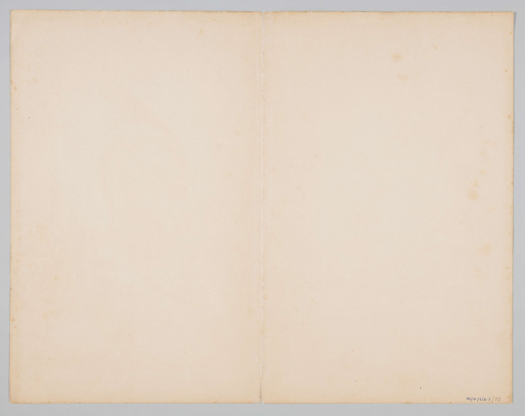 ML/H/1561/10 - Na pierwszym planie stoi mężczyzna w stroju chłopskim. W lewej ręce wzniesionej do góry trzyma czapkę, w drugiej dwojaki. Ubrany w koszulę przewiązaną pasem, lużne spodnie i płaszcz z wywiniętymi rękawami, na nogach buty wiązane. Głowa profilem, lekko wzniesiona, usta otwarte. Obok po lewej stronie w pustym prostokątnym polu napis: 