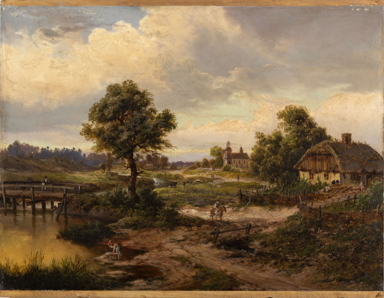 Letni pejzaż wiejski. Z lewej strony obrazu mostek nad niewielką rzeką, na nim stojąca postać. Nad brzegiem rzeki postać kobieca, robiąca pranie. W centralnej części obrazu rozłożyste drzewo, obok postać na koniu, z prawej strony chata ukazana bokiem, kryta strzechą. W głębi niewielki kościółek z dwiema wieżami. 