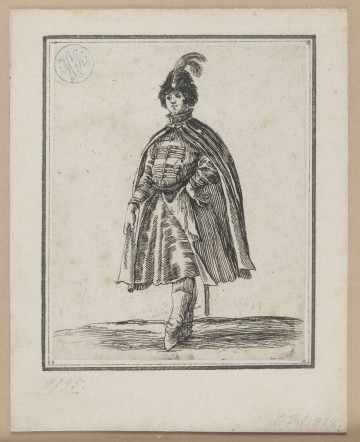 S/G/240/2/ML - Stojący młody mężczyzna w stroju polskim, zwrócony 3/4 w lewo. Twarz drobna, małe oczy, krótki nos, drobne usta. Na głowie wysoki kołpak z piórami, spod którego wystają ciemne, prosto obcięte włosy zakrywające ucho. Ubrany w szamerowaną delię z połami zatkniętymi za pas, pod nią żupan. Na delię narzucony krótki płaszcz, odrzucony na plecy. Wszystkie okrycia podobnej długości, sięgające do kolan. Młodzieniec prawą dłonią trzyma połę płaszcza, a lewą wspiera się pod bok, z tyłu widoczny fragment wystającej z pochwy szabli.