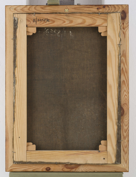 Obraz olejny na płótnie. Przedstawia scenę koronacji Matki Bożej: centralne miejsce zajmują 3 postaci. W środku klęcząca MB w błękitnej sukni, granatowym płaszczu, bladoróżowej chustce na głowie. Twarz okrągła, ciemne włosy, głowa zwrócona w prawo i pochylona. Ręka prawa na piersi, lewa – nisko, odchylona na bok. Po prawej stronie MB postać Chrystusa Zmartwychwstałego (z fragmentem krzyża w tle) w czerwonym płaszczu. Twarz owalna, ciemne włosy. Prawą ręką w górze podtrzymuje koronę nad głową MB. Po lewej stronie MB – postać Boga Ojca, w ciemnozielonej sukni i żółtym płaszczu. Twarz owalna, włosy, broda i wąsy przyprószone siwizną. Także prawą ręką podtrzymuje koronę nad głową MB. W lewej, wspartej na kolanie, trzyma berło. Korona ciemnobłękitna w złocistej ozdobnej oprawie. Nad nią błękitno-popielata gołębica w promienistej aureoli. Tło obrazu w górnej części żółte, natomiast na dole – ciemnobłękitne z obłokami, pod stopami Chrystusa i Boga Ojca. Na obrzeżach obrazu znaczne ubytki farby, a na całej powierzchni drobniejsze odpryski.

Konserwacja: 1985-1990; obraz rozpięty na nowym blejtramie w Pracowni Konserwacji Malarstwa Muzeum Lubelskiego