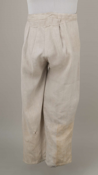 E/17371/ML - Spodnie lniane, szyte maszynowo. Pasek szer. 3,5 cm, dł. 96 cm, dł. rozporka 15 cm. Zapinane na guzik. 