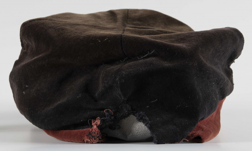 ML/MART/193 - Czapka szkolna Państwowego Gimnazjum Żeńskiego Heleny Czarnieckiej w Lublinie (rogatywka z daszkiem) z monogramem metalowym 