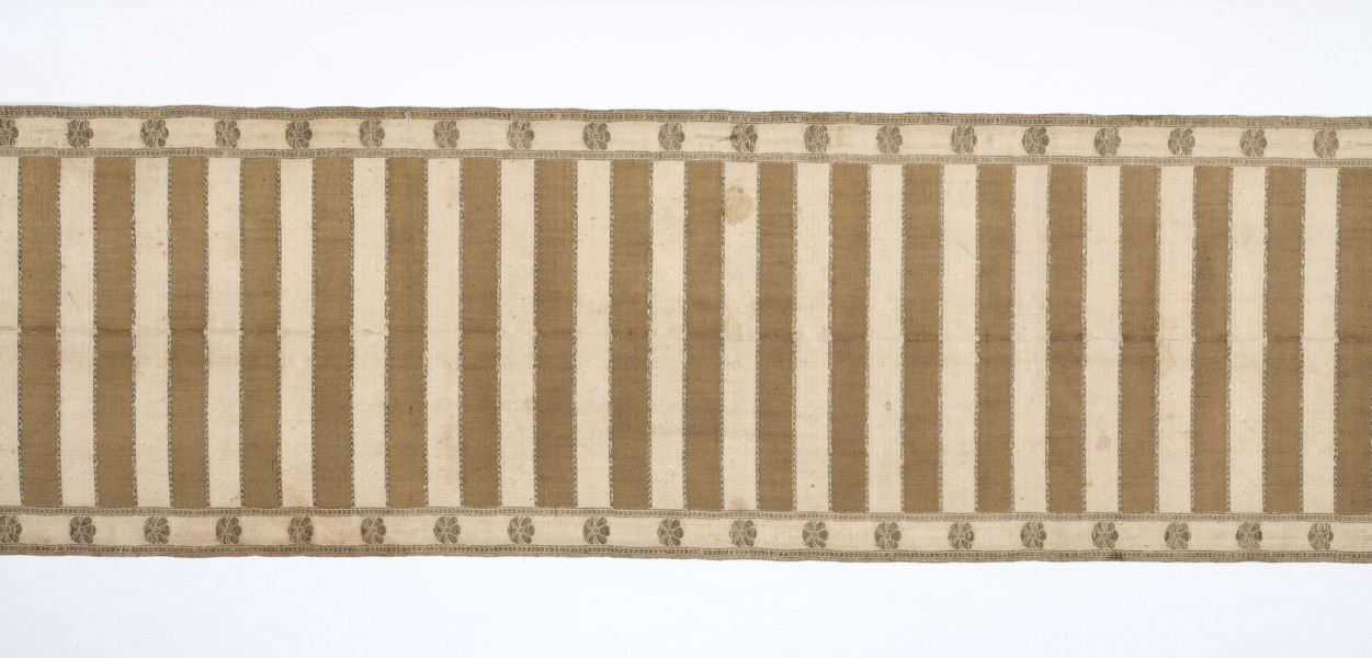 Pas kontuszowy, jedwabny, półlity, jednostronny.
Ornament:
Głowy