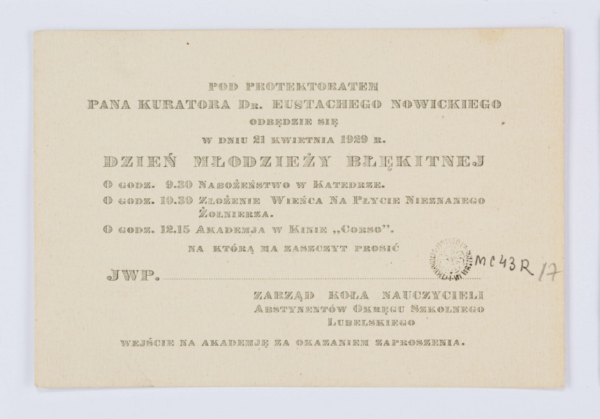Rękopis Józefa Czechowicza, tekst zapisany czarnym ołówkiem na odwrocie kartonika (wym. 10 x 15 cm), na którym po stronie recto zanajduje się drukowany formularz zaproszenia na 