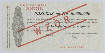 N/Bn/1598/ML - Awers. W lewym marginesie 2 wierszowy tekst formuły prawnej dotyczący obiegu przekazu, w pionie w ozdobnym giloszu napis w kolorze  czarnym: POLSKA KRAJOWA KASA POŻYCZKOWA. W tle pola przekazu, w kontrze po luku: POLSKA KRAJOWA / KASA POŻYCZKOWA. poziomo nadruk: PRZEKAZ na Mp 50,000.000 / POLSKA KRAJOWA KASA POŻYCZKOWA wypłaci okazicielowi niniejszego / przekazu w każdym ze swych oddziałów w terminie do dnia 31 marca 1924 r. kwotę . marek polskich pięćdziesiąt milionów. / Warszawa, dnia 20 listopada 1923 r. 
Niżej z prawej: POLSKA KRAKOWA KASA POŻYCZKOWA
Podpisy: Karol Rybiński, Witold Mokrzycki
U góry, nieco z lewej, numeracja: No 0306881
Czerwonym kolorem prawoskośny nadruk  pomiędzy dwiema liniami: WZÓR
Dwukrotnie powtórzony napis poziomo:  Bez wartości. Przekaz dwukrotnie perforowany.

Rewers: Czysty