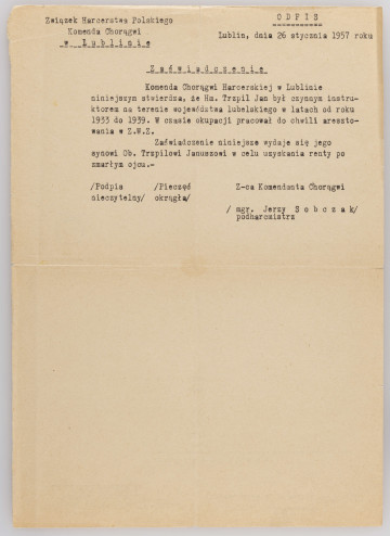 ML/MART/1340 - Odpis zaświadczenia ZHP, Komenda Chorągwi w Lublinie, poświadczające pracę harcmistrza Jana Trzpila jako instruktora na terenie województwa lubelskiego w latach 1933-1939 i w ZWZ w czasie okupacji.
Na odwrocie: nagłówek odpisu, z datą i instytucję sprawczą.