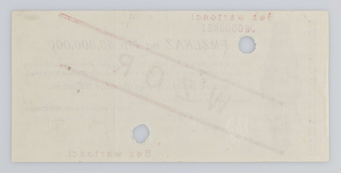 N/Bn/1598/ML - Awers. W lewym marginesie 2 wierszowy tekst formuły prawnej dotyczący obiegu przekazu, w pionie w ozdobnym giloszu napis w kolorze  czarnym: POLSKA KRAJOWA KASA POŻYCZKOWA. W tle pola przekazu, w kontrze po luku: POLSKA KRAJOWA / KASA POŻYCZKOWA. poziomo nadruk: PRZEKAZ na Mp 50,000.000 / POLSKA KRAJOWA KASA POŻYCZKOWA wypłaci okazicielowi niniejszego / przekazu w każdym ze swych oddziałów w terminie do dnia 31 marca 1924 r. kwotę . marek polskich pięćdziesiąt milionów. / Warszawa, dnia 20 listopada 1923 r. 
Niżej z prawej: POLSKA KRAKOWA KASA POŻYCZKOWA
Podpisy: Karol Rybiński, Witold Mokrzycki
U góry, nieco z lewej, numeracja: No 0306881
Czerwonym kolorem prawoskośny nadruk  pomiędzy dwiema liniami: WZÓR
Dwukrotnie powtórzony napis poziomo:  Bez wartości. Przekaz dwukrotnie perforowany.

Rewers: Czysty