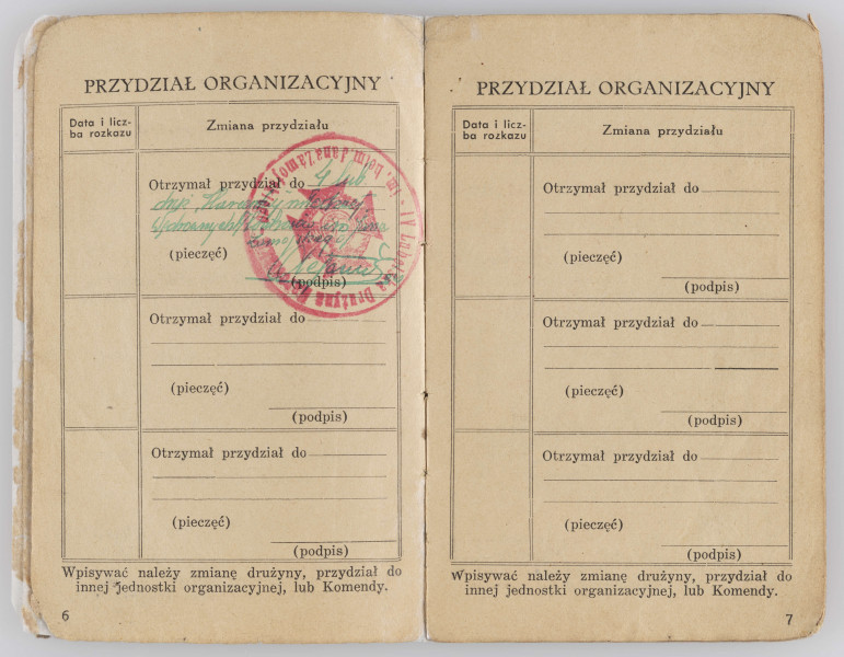 ML/MART/508 - Książeczka służbowa Związku Harcerstwa Polskiego z odnotowanymi sprawnościami i historią służby harcerza Stefana Władysława Maksymowicza, do ksiązeczki wklejona czarno-biała fotografia. Kksiążeczka ma 22 ponumerowane strony.