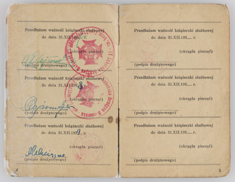 ML/MART/508 - Książeczka służbowa Związku Harcerstwa Polskiego z odnotowanymi sprawnościami i historią służby harcerza Stefana Władysława Maksymowicza, do ksiązeczki wklejona czarno-biała fotografia. Kksiążeczka ma 22 ponumerowane strony.