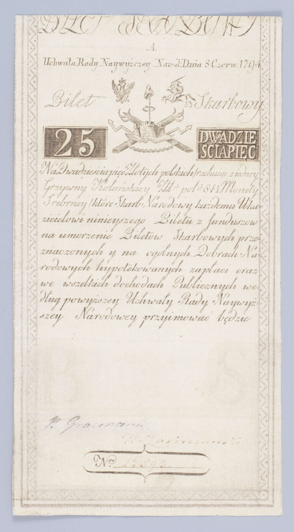 Aw. U góry widoczna część napisu pisanką: BILET SKARBOWY; niżej numer serii : A i napis: 
Uchwała Rady Najwyższej Narod. Dnia 8 Czerw.1794
Niżej, centralnie na osi symbole wolności: czapka frygijska, uzbrojenie sankiulotów, baszty murów więziennych, łańcuchy absolutyzmu, gromy ludu i skrzydła wolności. Wyżej z lewej Orzeł, a  z prawej strony Pogoń. Po bokach napis: Bilet – Skarbowy, a niżej w podwójnej prostokątnej ramce na ciemnym kreskowanym tle wartość nominału: 
25 – DWADZIE/ŚCIAPIĘĆ
Pod spodem tekst uchwały:
Na Dwadzieściapięć Złotych polskich/: rachując z iedney / Grzywny Kolońskiej Złłch polch 84 1/2 Monety / Srebrnej:/ które Skarb Narodowy każdemu Uka= / zicielowi ninieyszego Biletu z funduszow / na umorzenie Biletów Skarbowych prze= / znaczonych y na ogólnych Dobrach Na= / rodowych hypotekowanych zapłaci oraz / we wszelkich dochodach Publicznych we= / dług powyższey Uchwały Rady Naywyż= / szey Narodowey przyimować będzie
Pod tekstem uchwały znaki zabezpieczające, pośrodku centralnie obłamany stempel suchej pieczęci Dyrekcji Biletów Skarbowych z poziomą inskrypcją: WOLNOŚĆ / CAŁOŚĆ / NIEPODLE / GŁOŚĆ i napisem otokowym: * PIECZĘĆ DYREKCYI BILETÓ[W]. Na Bilecie Skarbowym pieczęć nieczytelna. Po bokach litery B – S, wybarwiane chemicznie. Niżej odręczne podpisy komisarzy wybranych spośród mieszczan warszawskich: P. (Piotr) Grozmani, M. (Michał) Zakrzewski i numer w owalnej ramce: 27593

Rw. Czysty bez nadruków. 
