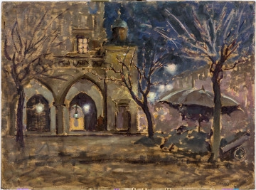 Na pierwszym planie trzy drzewa o bezlistnych gałęziach. Z prawej strony, między drzewami, stragan z parasolem i wózkiem. W tle widoczny fragment architektury krakowskich sukiennic. Widoczne dwa łuki arkad, w podcieniach jarzące się lampy gazowe. Nad jedna z arkad rozświetlone okno. Za straganem, z prawej strony, zarys kamienic pierzei rynku. Nad nimi granatowe niebo. 
