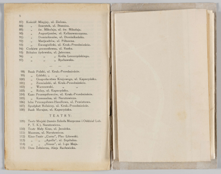 ML/H/2385 - Okładka z szarej tekturki, na czterech kartkach spis: skorowidz ulic w mieście Lublinie, ważniejsze hotele, Instytucje państwowe i miejskie, szpitale i instytucje dobroczynne, zakłady naukowe i szkoły, kościoły i świątynie, teatry.
Mapa podzielona w poziomie na pola A – N, co pionie 1 – 16. Wielobarwna, zabudowa miejska w kolorze czerwonym, cmentarze, ulice, tereny wojskowe i sportowe – białym, parki w kolorze zielonym, łąki i tereny zalewowe rzek w kolorze błękitnym, pozostałe tereny – jasny brąz.
