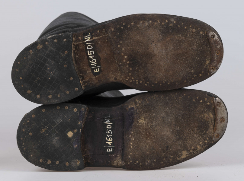 E/16150/ML - Buty skórzane, męskie, z cholewami. Szerokość buta 10,5 cm. Na czubku przybite blaszki.