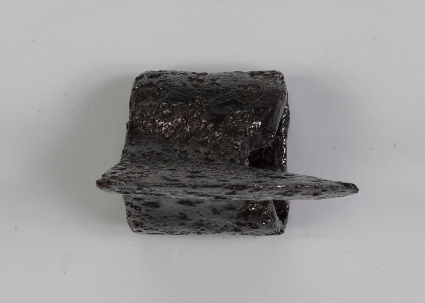 992/A/ML/1 - Siekierka żelazna z półokrągłym otworem na trzonku i głębokim wycięciem u nasady ostrza; ostrze lekko łukowate, trapezowate