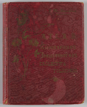 ML/H/650 - Okładka twarda, obklejona czerwonym płótnem, z wytłoczonym na złoto tytułem i ozdobami. Po lewej stronie popiersie kobiety bokiem, z wyciągniętą ręką trzymającą pędzel, poniżej kwiaty. W lewej części autor i tytuł, poniżej ozdobnik roślinny. Strona tytułowa przedstawia dwóch mężczyzn pochylonych nad mapą, w tle pejzaż wiejski z zamkiem na wzgórzu. Tytuł atlasu w wydzielonym, prostokątnym polu. Następna strona zawiera skorowidz i obiaśnienie znaków. Pierwsza z map to Mapa Ogólna Królestwa Polskiego z podziałem na gubernie i powiaty, następne to mapy powiatów. Na każdej stronie z mapą znajduja sie barwne grafiki z przedstawieniem zabytkowych budowli, typów ludowych, ruin, pejzaży. Do Atlasu dołączona luzem Mapa Guberni Lubelskiej, granice powiatu i wypełnienie błekitne.