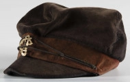 ML/MART/193 - Czapka szkolna Państwowego Gimnazjum Żeńskiego Heleny Czarnieckiej w Lublinie (rogatywka z daszkiem) z monogramem metalowym 