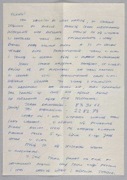 strona 1; List z kopertą od Teodora Boka do Ewy Kuryluk. Bok zaplanował na październik wystawę swoich rzeźb w Hamburgu. Wcześniej, prawdopodobnie w lipcu lub sierpniu, chciałby odbyć podróż do Alp Austriackich. Prosi Ewę, by do piątego lipca potwierdziła swój sierpniowy wyjazd do Kopenhagi, ponieważ jeśli nie dostanie na ten temat informacji, nie będzie mógł przekazać przyjaciółce klucza do swojego mieszkania, aby umożliwić jej noclegi. Podaje numery telefonów swoich znajomych, od których Ewa mogłaby odebrać klucz, gdyby spotkanie w Kopenhadze się nie udało.