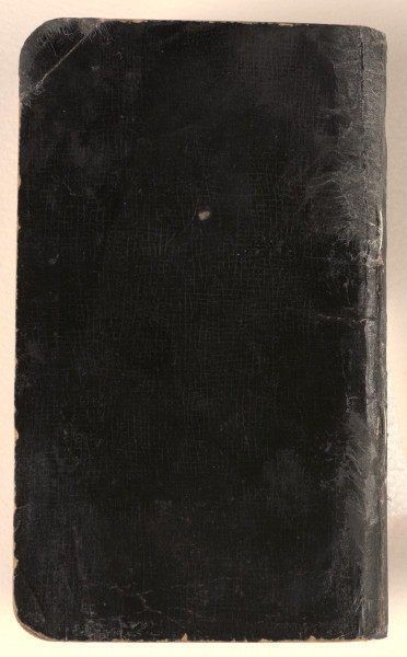 Mały notes w czarnej okładce z 1941 roku. Marek Szwarc używał go w czasie służby w Armii Polskiej w Wielkiej Brytanii. Właściciel zanotował w nim różne informacje. Na wewnętrznej stronie okładki zapisał datę urodzin, informację o przynależności służbowej, numer książeczki wojskowej, adresy żony, członków rodziny, znajomych oraz Ambasady Rzeczypospolitej Polskiej w Londynie. W środku znajdują się notatki zapisane po polsku i francusku, a także wiele rysunków. Na końcu Szwarc zawarł informację, że chce mieć pogrzeb w obrządku katolickim.