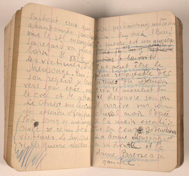 Mały notes w czarnej okładce z 1941 roku. Marek Szwarc używał go w czasie służby w Armii Polskiej w Wielkiej Brytanii. Właściciel zanotował w nim różne informacje. Na wewnętrznej stronie okładki zapisał datę urodzin, informację o przynależności służbowej, numer książeczki wojskowej, adresy żony, członków rodziny, znajomych oraz Ambasady Rzeczypospolitej Polskiej w Londynie. W środku znajdują się notatki zapisane po polsku i francusku, a także wiele rysunków. Na końcu Szwarc zawarł informację, że chce mieć pogrzeb w obrządku katolickim.