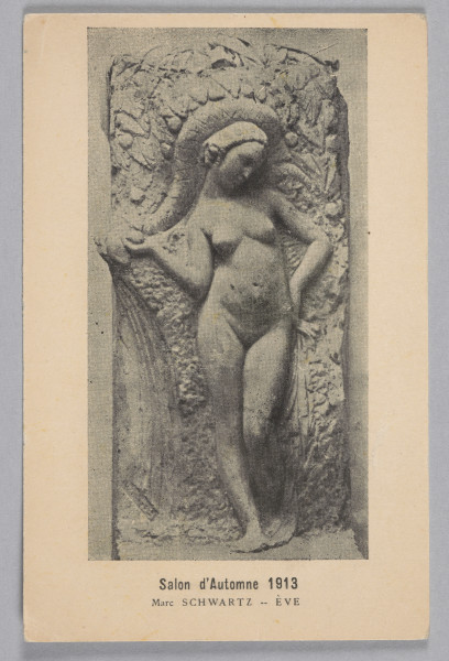 Trzy karty pocztowe z reprodukcją płaskorzeźby „Eve” autorstwa Marka Szwarca. Pod reprodukcją znajduje się podpis w języku francuskim: „Salon d’Automne 1913. Marc Schwartz – Eve”. Pierwsza pocztówka z retuszem reprodukcji. Na jej odwrocie znajduje się odręczny napis w języku francuskim. Druga przedstawia nieostrą reprodukcję płaskorzeźby. Brak napisów na odwrocie. Ostatnia karta z reprodukcją dobrej jakości. Na odwrocie odręczny napis w języku francuskim.
