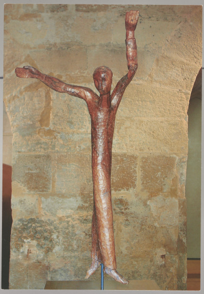 Dwie kartki pocztowe z kolorowymi reprodukcjami rzeźby „Libera me” wykonanej przez Marka Szwarca. Rzeźba ma około trzech metrów wysokości. Wyciosana z pnia drzewa oliwnego. Na każdej z pocztówek została przedstawiona w innym ujęciu. Pierwsza ukazuje postać od kolan w górę w kolorystyce żółto-pomarańczowej. Odwrotna strona pocztówki zawiera napisaną odręcznie wiadomość Marka Szwarca do jego córki Teresy. Treść w języku francuskim. Druga pocztówka przedstawia całą postać ukazaną w chłodnej kolorystyce na tle kolumny świątyni. Na odwrocie brak odręcznych zapisków.