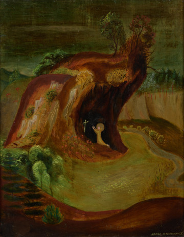 scena religijna - ujęcie z przodu; W centrum kompozycji brązowy pagórek przecięty od prawej strony, tworząc jaskinię. W ciemnym wgłębieniu jaskini mała klęcząca postać z aureolą wokół głowy i rękoma wyciągniętymi do jasnego krzyża. Poniżej zieleń łąki ujętej z góry z wstążką strumyka po prawej, ścianą przeciwległego wzniesienia, na którym rosną drzewa (las). Na przedplanie brązowy łuk wklęsłości między wzniesieniami, po lewej grupa stylizowanych drzew. Niebo zielone, farba położona laserunkowo, prześwituje srebrzystość metalu. Całość stylizowana na wzór późnogotyckiego pejzażu.