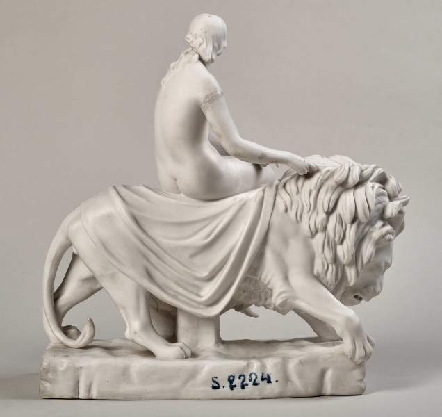 Kobieta na lwie widok boczny