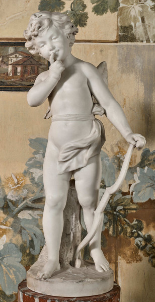 Posążek amorka - widok z przodu