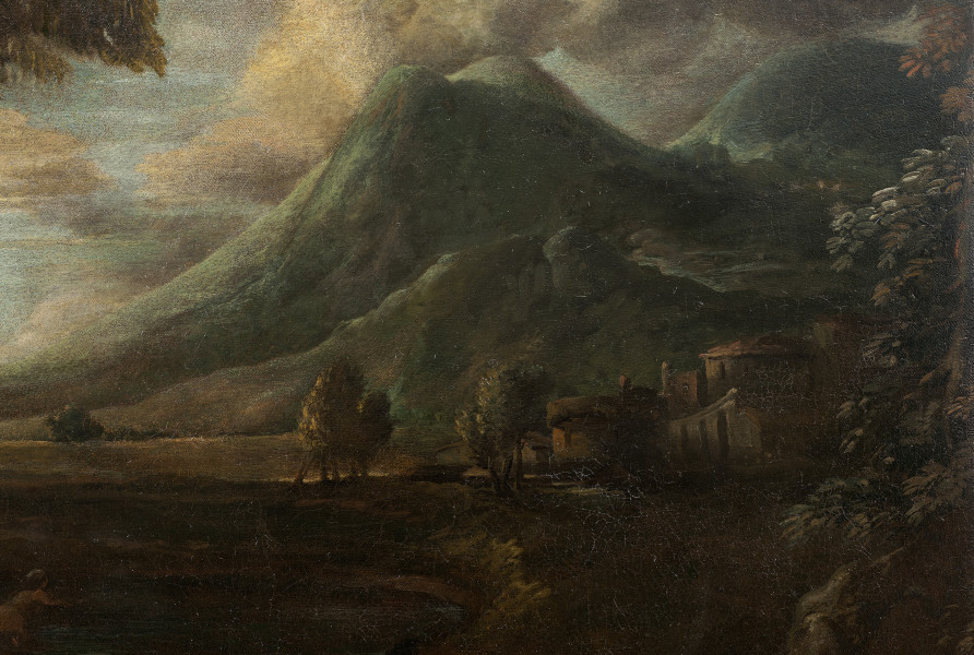 fragment lica obrazu. Ciemne bliskie plany z drzewami liściastymi i nieczytelnymi detalami. W oddali po prawej stronie zarys zabudowań u podnóża gór. Zielone szczyty dominują nad resztą krajobrazu. W tle jasne niebo pełne kłębiastych i ciemnych obłoków. Przeważają barwy ciepłe.