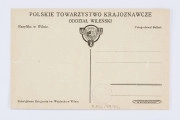 Pocztówka wykonana w sepii, przedstawia Bazylikę św. Stanisława i św. Władysława w Wilnie: budynek na planie prostokąta, z kolumnadą po boku, zwięczony dwoma kopułami z wieżyczkami. Przed bazyliką pusty plac z kilkoma sylwetkami ludzi w czerni. Po lewej stronie wieża otoczona bezlistnymi drzewami.