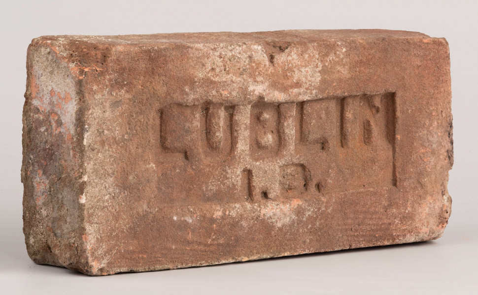 Cegła z lubelskiej cegielni sygnowana 