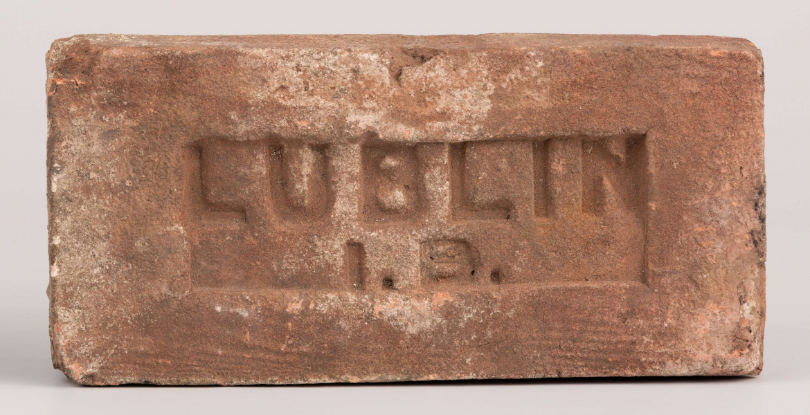 Cegła z lubelskiej cegielni sygnowana 