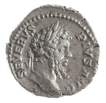 N/11386/ML - Av.: Popiersie cesarza w wieńcu laurowym w prawo. W otoku: SEVERVS PIVS AVG

Rv.: Cesarz w todze stojący w lewo, trzymający w prawej dłoni paterę nad płonącym ołtarzem. W otoku: VOTA SVSCEPTA XX
