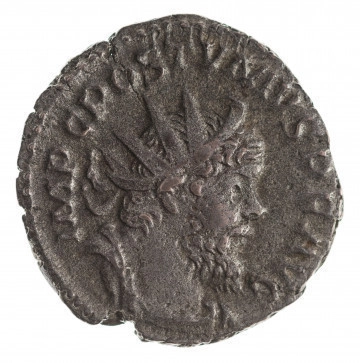 Av.: Popiersie cesarza w koronie promienistej w prawo. W otoku: IMP C POSTVMVS PF AVG
Rv.: Felicitas stojąca w prawo, trzymająca w lewej dłoni róg obfitości a w prawej sakiewkę. W otoku: VBERTAS AVG
