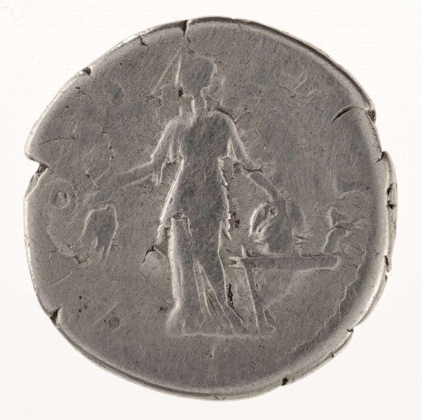 AV. Głowa cesarza w wieńcu laurowym w profilu w prawo. W otoku napis;
ANTONINVS AVG  -  PIVS PP T[P] P XV

RV. Stojąca Annona w lewo. W prawej ręce kłosy, lewa ręka wsparta na modiusie ustawionym na dziobie okrętu. W otoku napis: C O S  -  I [I] I I
