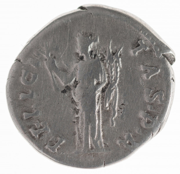 Av.: Popiersie cesarza z odkrytą głową, drapowane, w prawo. W otoku, od lewej: HADRIANVS AVG COS III P P

Rv.: Felicitas stojąca w lewo, trzymająca gałązkę i róg obfitości. W otoku, od lewej: FELICITAS . P . R
