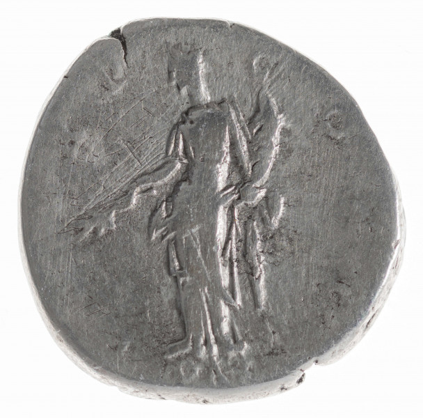 Av.: Popiersie cesarza w prawo. W otoku, od lewej: IMP CAESAR TRAIAN HADRIANVS AVG

Rv.: Pax stojąca w lewo, trzymająca gałązkę oliwną i róg obfitości. W otoku, od lewej: P [M TR] P CO[S] I[I]
