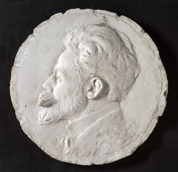 Płaskorzeźba gipsowa w owalnej, drewnianej ramie.