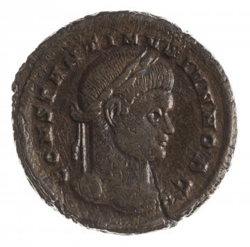 N/11400/ML - Av.: Popiersie cesarza w wieńcu laurowym w prawo. W otoku: CONSTANTINVS IVN NOB C

Rv.: W wieńcu laurowym: VOT / X. W otoku: [CAESARVM] NOSTRORVM; u dołu w odcinku: [P]TR??      
