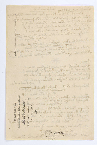 Załącznik z wykazem adresów poetów dołączony do jednego z listów Józefa Czechowicza do Stanisława Czernika, wym. 22,1 x 14,5 cm, k. 17 r.  Brak daty; nie posiadamy zatem informacji, do którego z listów niniejsza karta  została dołączona.
Tekst zapisany jednostronnie czarnym atramentem. Nazwiska i część imion podkreślona żółtym kolorem. Na odwrocie karty nadruk: 