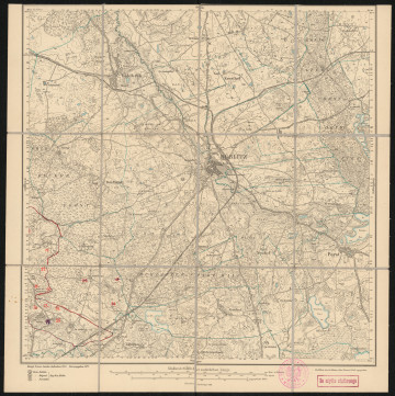 drukowana mapa 696 Bublitz 0 - Ujęcie z przodu; Mapę 696 Bublitz 0 opracowano w 1875, wydano w 1877, a dodrukowano w 1906 roku. Obejmuje obszar w pobliżu miejscowości Bublitz, Kreis Bublitz, Reg. Bez. Köslin, Prov. Pommern, dziś Bobolice, pow. koszaliński, woj. zachodniopomorskie, Polska. Jest jednym z czterech zachowanych egzemplarzy arkusza przedwojennej mapy topograficznej oznaczonego godłem 696 (ale inne wydanie), zawierającym dane o lokalizacji obiektów i ich nazw w zasobie archiwalnym Flurnamen Sammlung. Na drukowanej mapie ręcznie naniesiono warstwę z numeracją obiektów fizjograficznych odnoszących się do miejscowości: Hopfenberg, dziś Chmielno; Neuhütten, dziś Nowe Łozice.