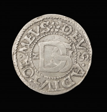 Podwójny szeląg - rewers; Moneta srebrna z gryfem i znakiem nominału. Na rewersie znak nominału DS (Doppelschilling), po obu stronach znaki Z – 1, oznaczające dwie ostatnie cyfry roku wybicia – 21. W perełkowym otoku napis: DEVS·ADVITOR·MEVS (Bóg moim wsparciem).