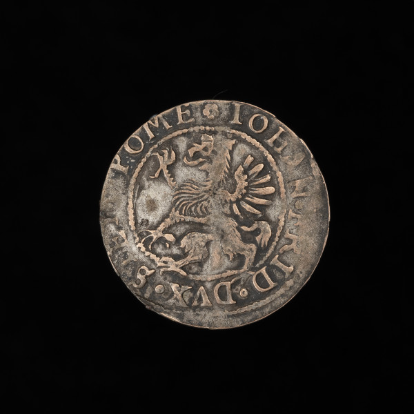 Półszeląg - awers; Srebrna moneta księcia Jana Fryderyka. Na awersie ukoronowany gryf w lewo. W otoku tytulatura: IOHAN FRID DVX STETI POME (Jan Fryderyk, książę szczecińsko-pomorski).