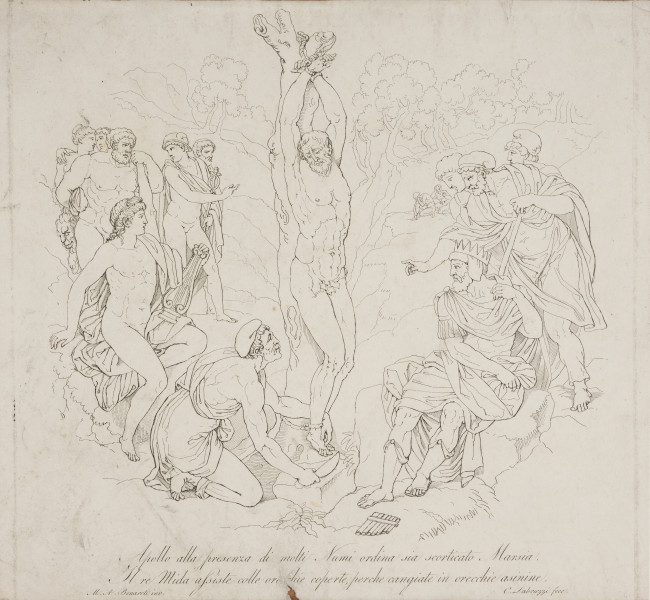 Apollo alla presenza di molto Numi ordina sia scorticato Marsia - ujęcie z przodu; Rycina reprodukcyjna z publikacji kompozycji konturowych według dzieł Michała Anioła przedstawia scenę mitologiczną z przygotowań do obdarcia ze skóry Marsjasza na rozkaz Apolla. Na pionowej osi przedstawienia Marsjasz z rękami uniesionymi na głową przywiązany do uschniętego pnia drzewa spogląda na oprawcę klęczącego u jego stóp z półkolistym nożem. Poniżej kamienia, na którym stoi Marsjasz, leży porzucona syringa. Po lewej stronie Apollo z lirą siedzi na swym płaszczu podścielonym na murawie. Powyżej niego gromadzą się inni przedstawiciele Olimpu. Merkury z laską zwraca się do Herkulesa opartego na maczudze wskazując mu zdarzenie. Za ich plecami trzy inne postacie. Obejmująca się para Wenus i Mars, którym towarzyszy lew oraz nieokreślony starzec. Po prawej stronie król Midas z klapkami na uszach i trzech przedstawicieli Nubijczyków. W głębi dwie rozpaczające postacie (prawdopodobnie Pan i satyr). Scena rozgrywa się w górskim, lesistym wąwozie.