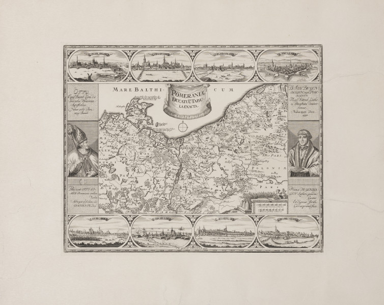 Mapa Pomorza z widokami miast - ujęcie z przodu; Czarno-biała mapa w skali 1:660 000 z oznaczeniami krain, miast, rzek, lasów, wzgórz ujęta w szeroką bordiurę, której górny i dolny pas mieści po 4 widoki miast w owalnych medalionach ściętych górą i dołem. W pasie górnym umieszczono weduty: Stralsundu, Szczecina, Greifswaldu i Anklam; w dolnym: Stargardu, Kołobrzegu, Słupska i Gryfic. Przestrzeń pomiędzy wedutami wypełniają trójkąty ze stylizowanymi motywami roślinnymi. W bocznych pasach bordiury umieszczono popiersia: biskupa Pomorza św. Ottona z pastorałem po lewej i Jana Bugenhagena z księgą po prawej. Ponad i poniżej portretów opisy: po lewej, nad portretem Ottona - OTTO.| Epy. Bamb. Com. de| Andechs, Pomeran.| Apostolus.| Natus 1069. Den:|1139. Bamb.; pod portretem - Praedicat Otto CO.| MES Pomeranis coelica| Verba.| Abnegat et Seclum: sed|COMITANTE Deo. Po prawej nad portretem Bugenhagena - D. JOH. BUGEN=| HAGEN, cogn. POME=| RANUS.| Theol. Wittenb. Luthe=| ri Parastata dexter=| rimus.| Natus 1485. Den.| 1551.; pod portretem - Prima BUGENHA=| GEN Lutheri gaudia=| Gentis| Et dignus Scribi| Gloria prima suae.
Mapa obejmuje teren całego Pomorza aż do Łeby z fragmentem półwyspu helskiego na północnym zachodzie, z Wartą na południu (do Ośna) oraz do Havelbergu na południowym zachodzie i Barth na północy. W prawym dolnym rogu mapy podziałka, z której wynika, że 3,7 cm = 7 Miliaria Germanica communia i 3,2 cm = 8 Miliaria Gallica communia. Podziałka otoczona alegorycznym przedstawieniem z ulami, cyrklem i puttem trzymającym koło miernicze. Całość ujmuje wąska ramka z ornamentem perełkowym. W centrum u dołu nad ramką zewnętrzną napis: J.W. Michaelis delineavit et sculpsit. W centralnej części kompozycji przy górnej krawędzi mapy, pod strefą widoków, na sztandarze upiętym w obrębie Bałtyku tytuł mapy w 3 wierszach: POMERANIAE DUCATUU TABU LA EXACTA
