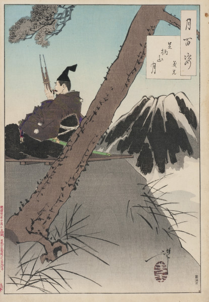 Na wzniesieniu pod drzewem siedzi na ziemi mężczyzna i gra na instrumencie, w który dmucha. Po prawej szczyt góry.