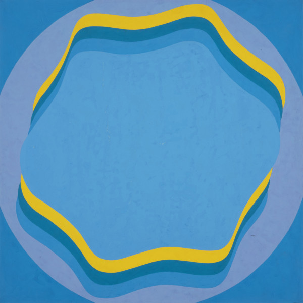 malarstwo; obraz; Szalag - V (I) - Ujęcie z przodu. Kompozycja należąca do serii czterech prac o wspólnym motywie trzech scalonych wstęg. Pasma żółej, granatowej i niebieskiej linii falujące wokół wspólnego środka w tonacji jaśniejszej niż ostatnia wstęga, otoczone sinoniebieskim kołem. Cztery rogi pracy również w kolorze niebieskim.